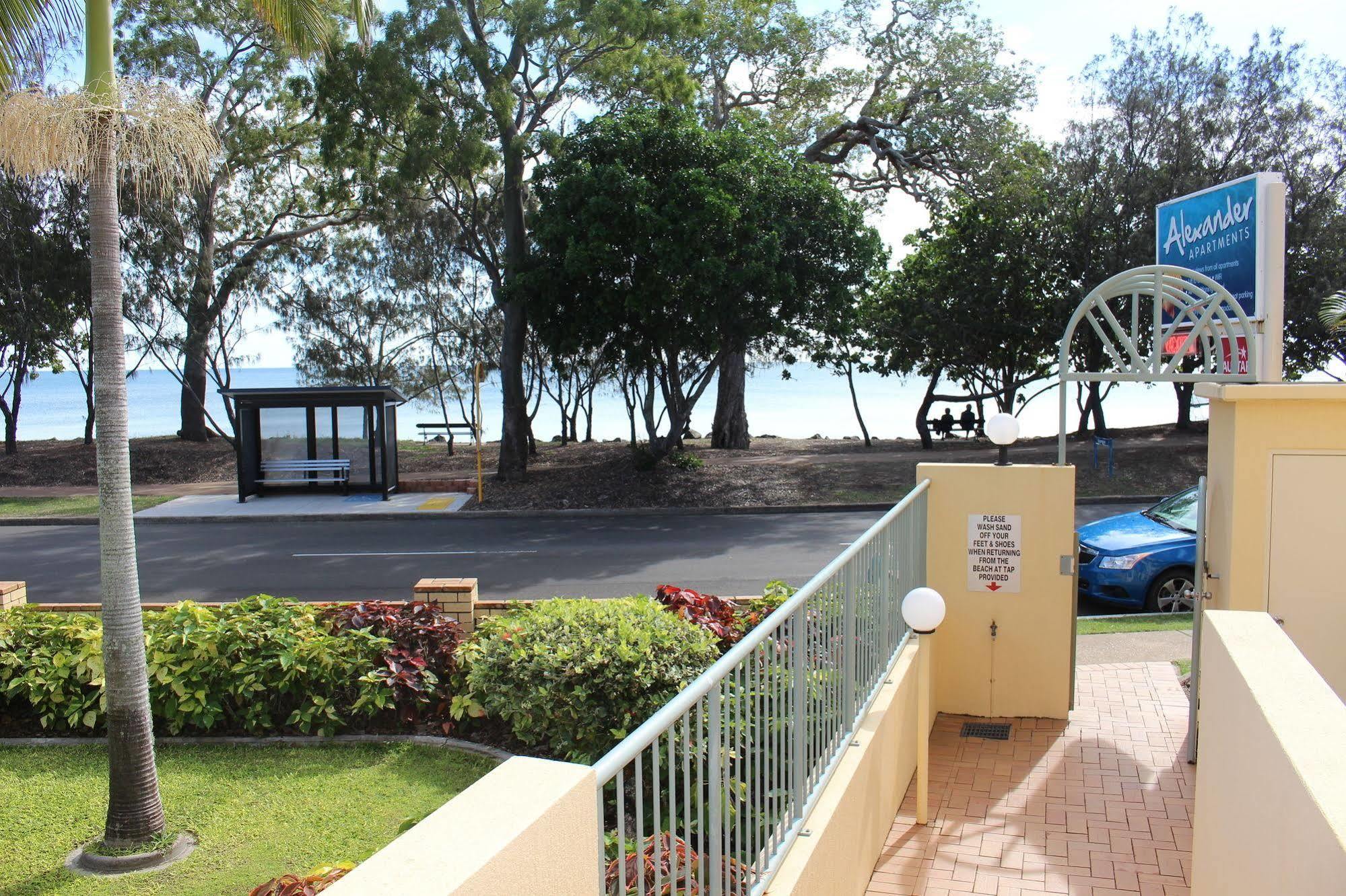 Alexander Beachfront Apartments Hervey Bay Exterior foto