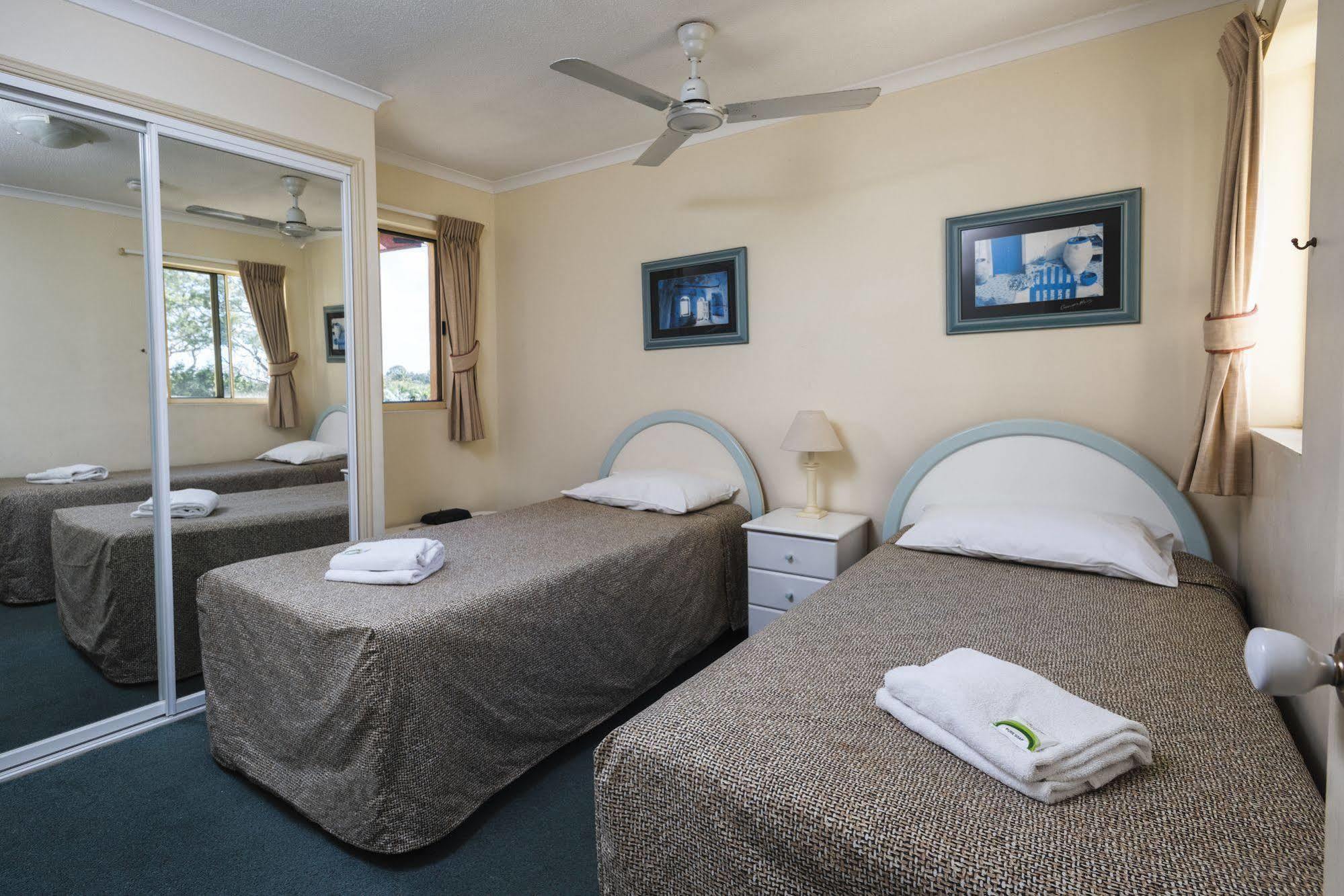 Alexander Beachfront Apartments Hervey Bay Exterior foto