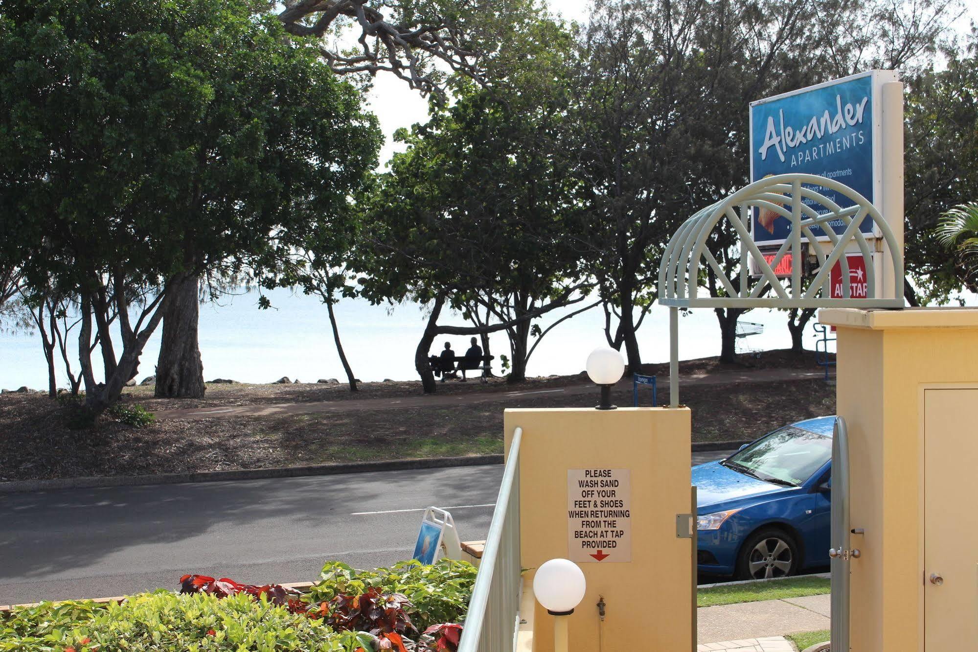 Alexander Beachfront Apartments Hervey Bay Exterior foto