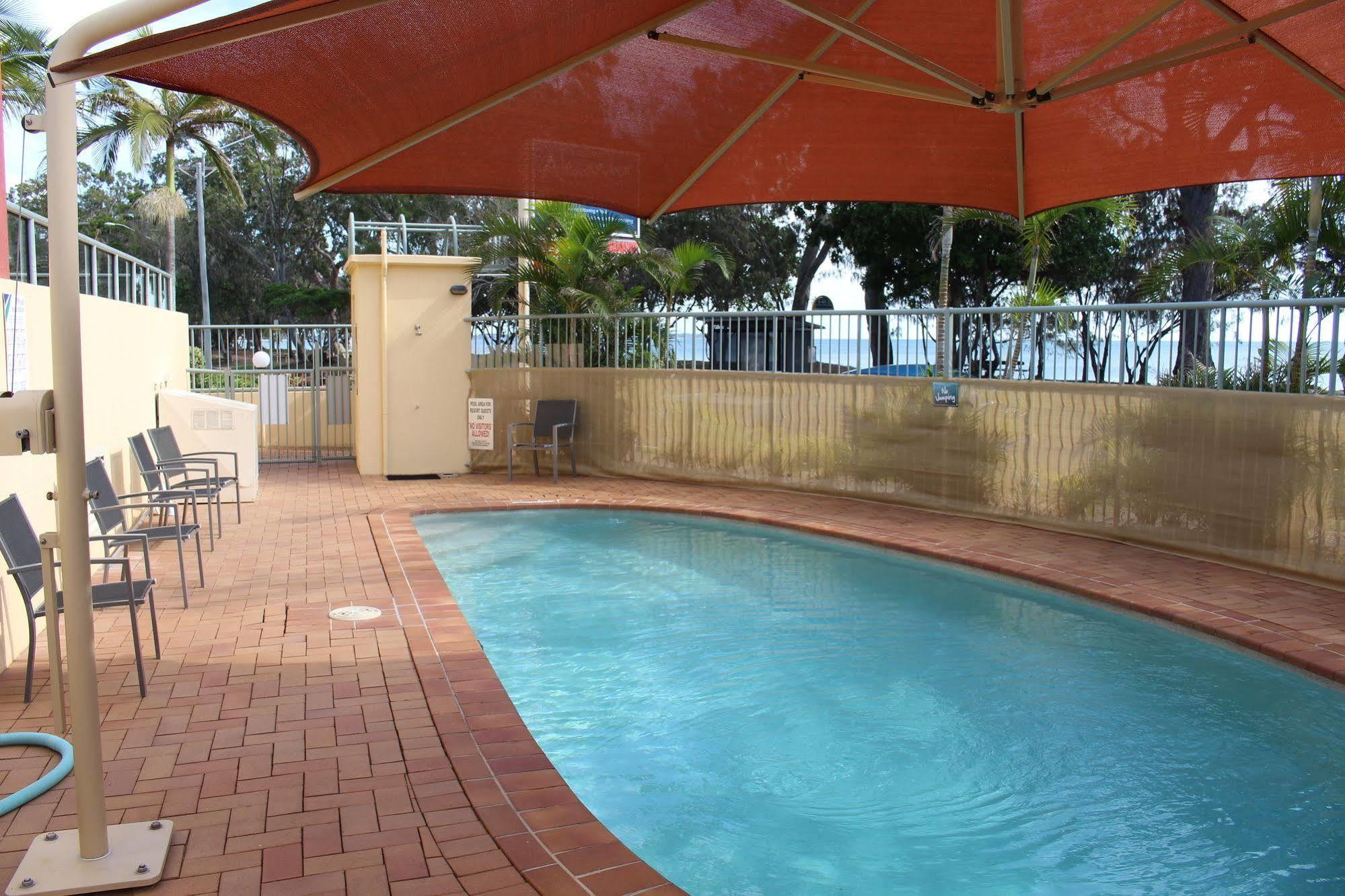 Alexander Beachfront Apartments Hervey Bay Exterior foto