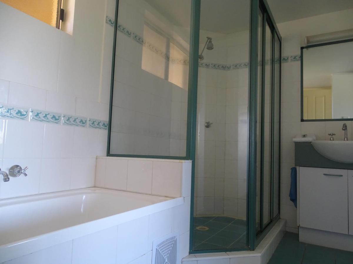Alexander Beachfront Apartments Hervey Bay Exterior foto