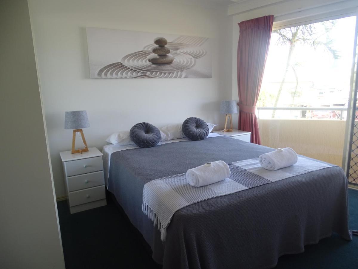 Alexander Beachfront Apartments Hervey Bay Exterior foto